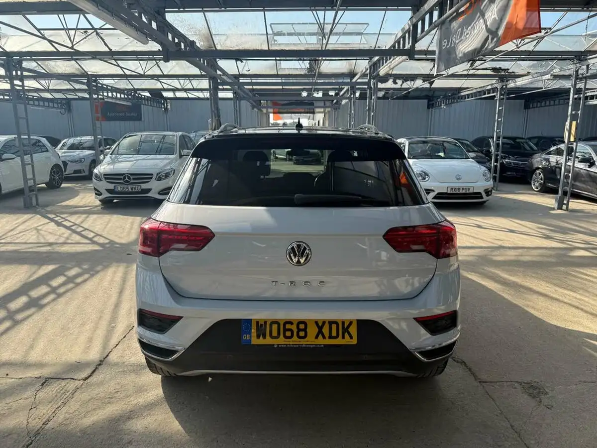 2019-volkswagen-t-roc-15-tsi-design-big-8