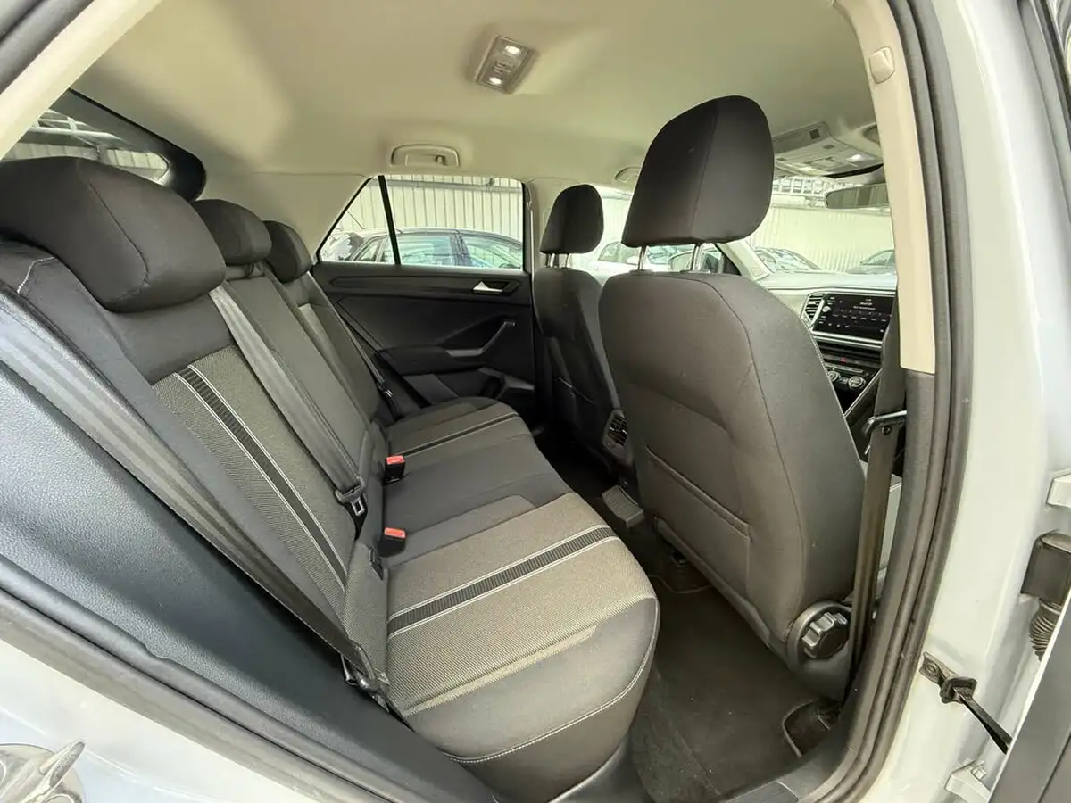 2019-volkswagen-t-roc-15-tsi-design-big-32