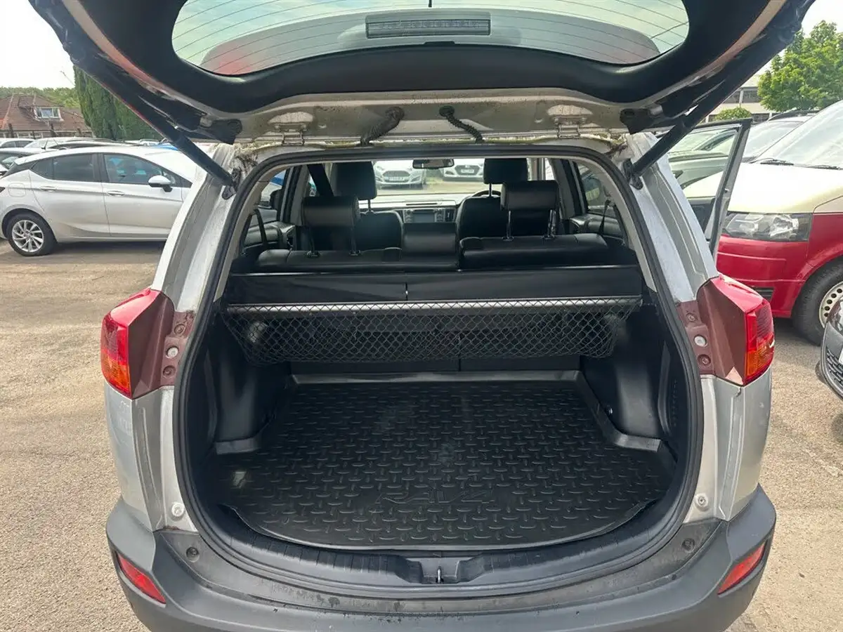 2014-toyota-rav4-20td-invincible-awd-nav-big-8