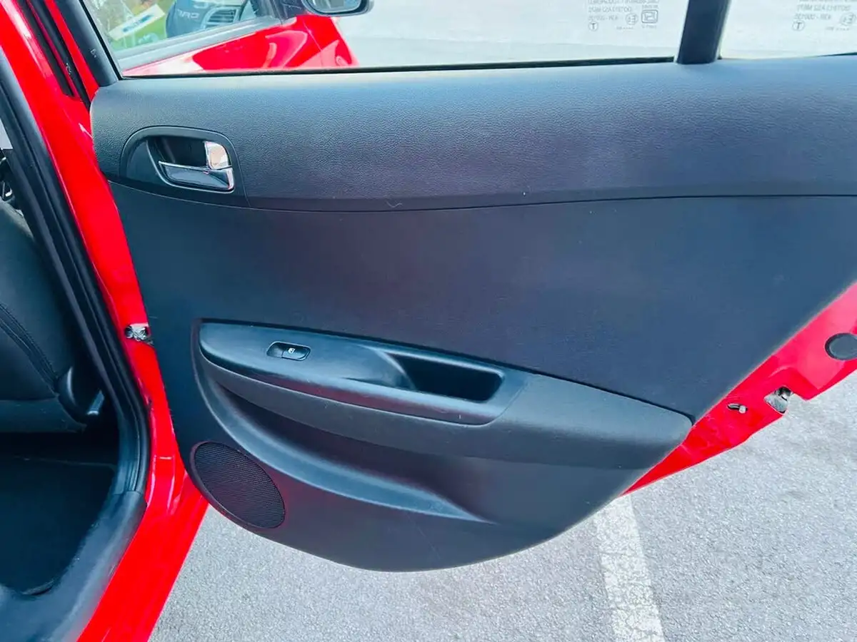 2013-hyundai-i20-12-active-5d-big-41
