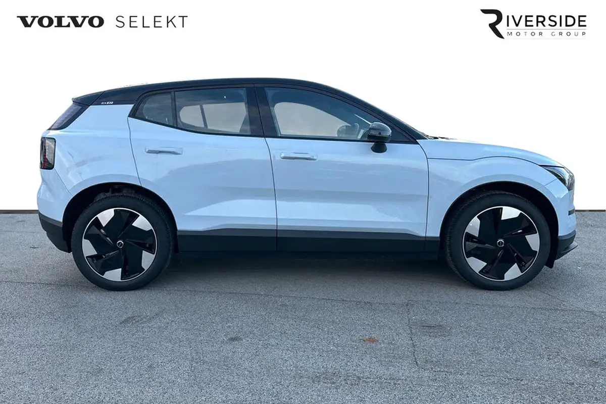2024-volvo-ex30-e-single-motor-plus-extended-range-big-3