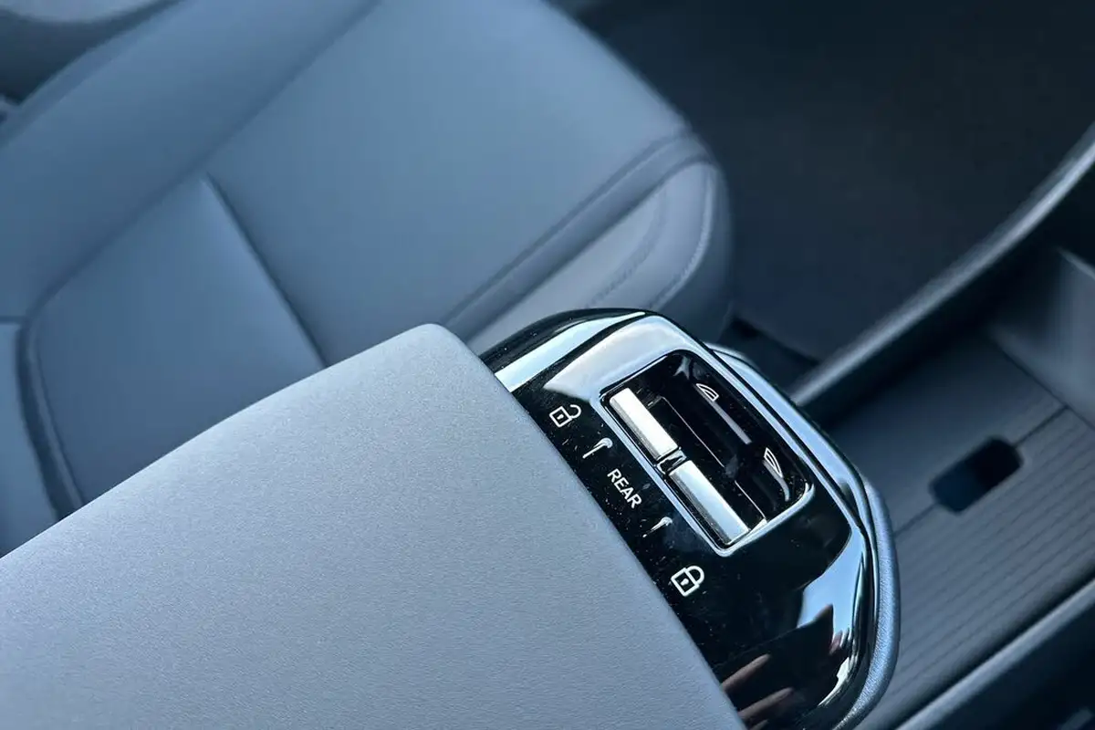 2024-volvo-ex30-e-single-motor-plus-extended-range-big-31