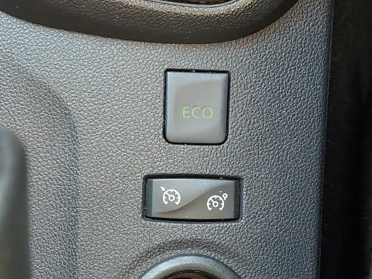 2018-renault-captur-15dci-gt-line-edc-auto-big-16