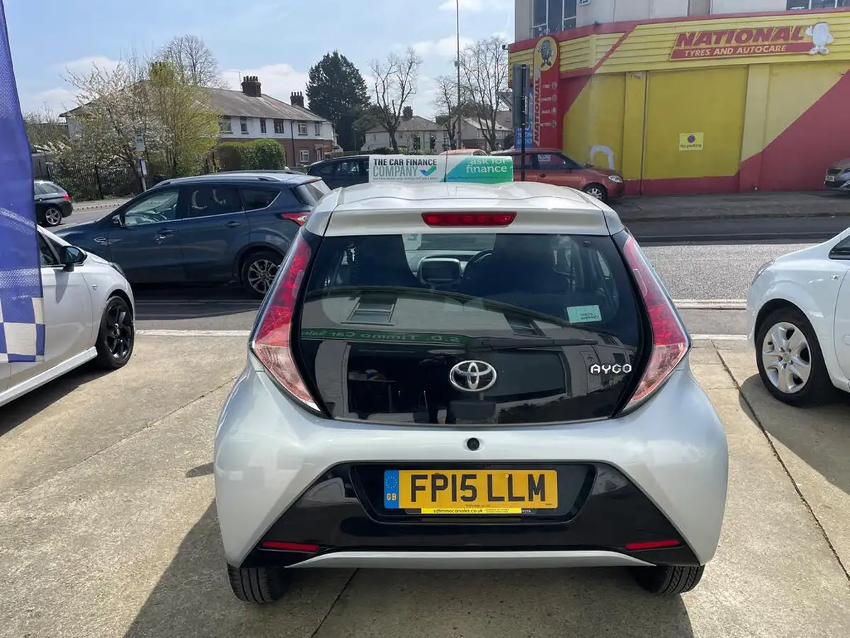 2015-toyota-aygo-10-vvt-i-x-play-5d-big-6