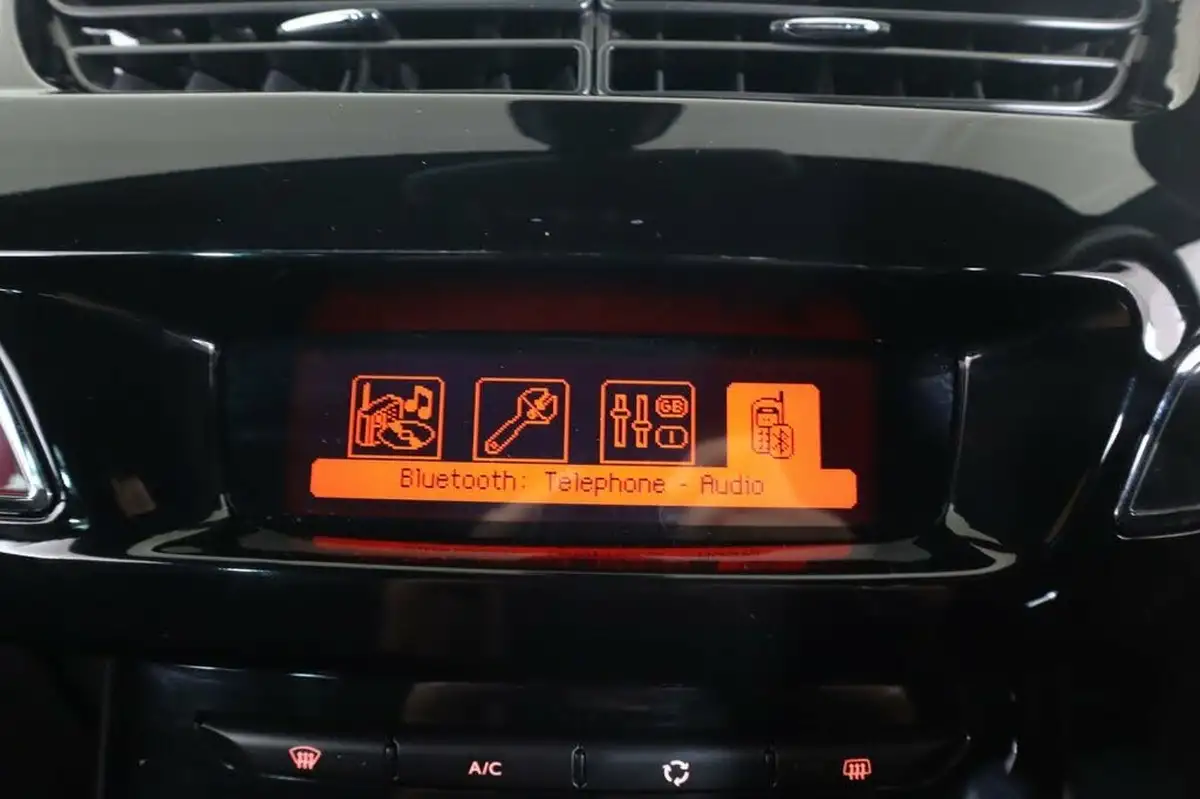 2014-citroen-ds3-cabrio-16e-hdi-dstyle-plus-big-49