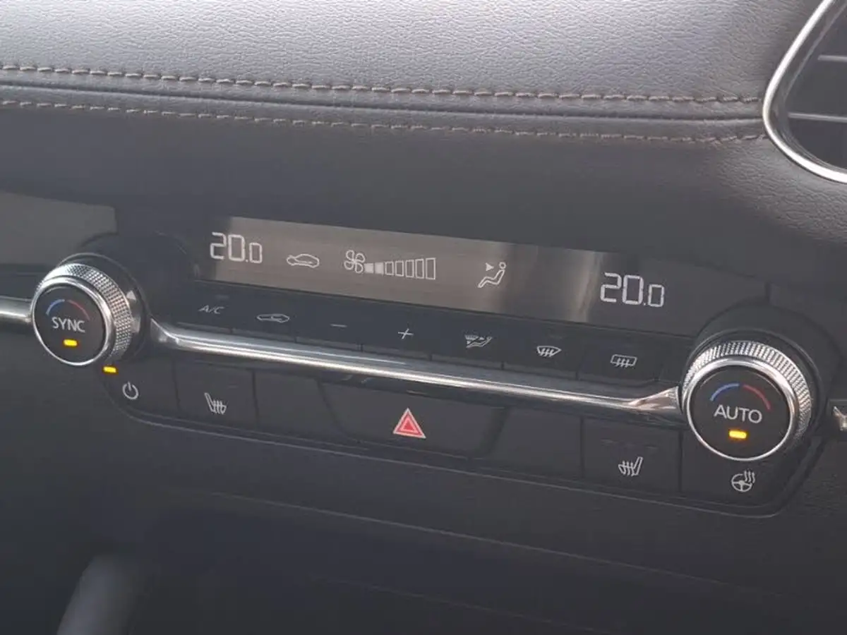 2025-mazda-mazda3-20-e-skyactiv-x-takumi-big-10