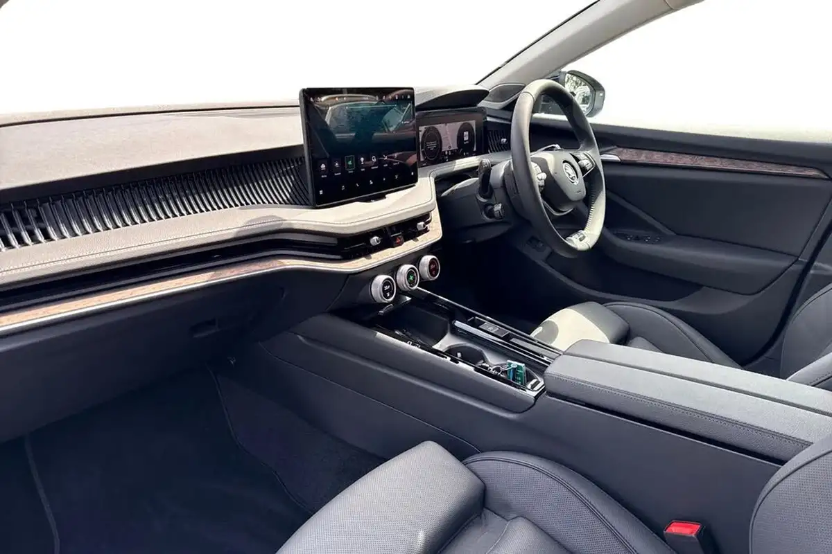 2025-skoda-superb-20tdi-laurin-klement-193ps-4x4-hatchback-big-14