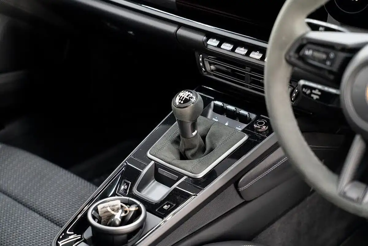 2023-porsche-911-30-carrera-t-big-4
