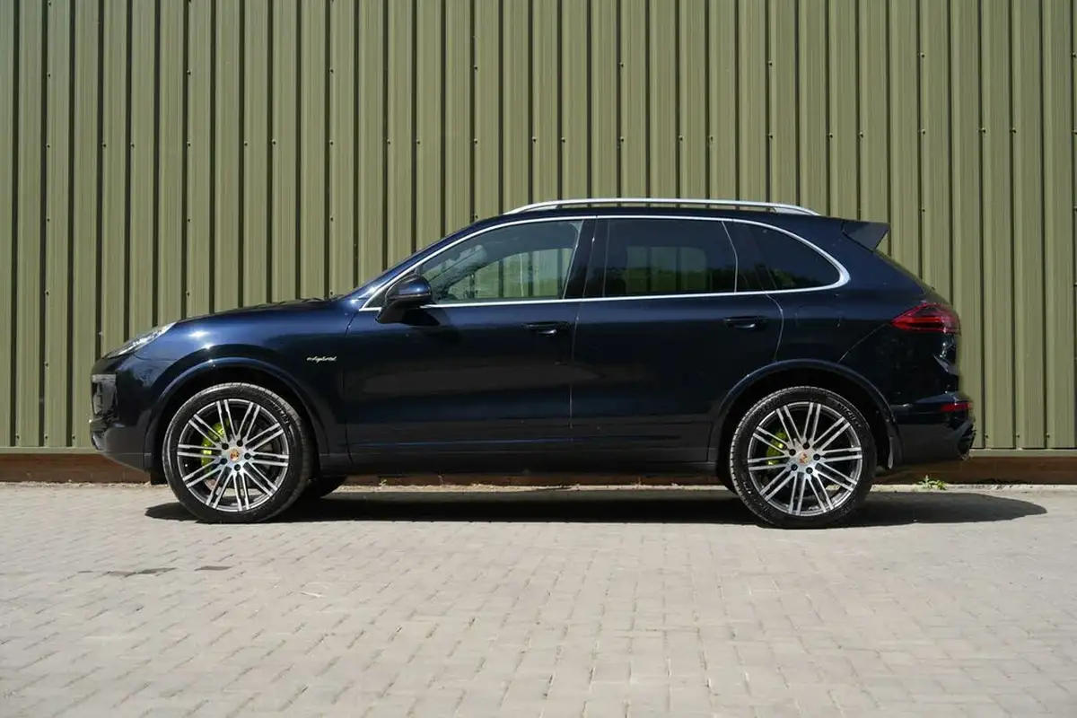 2016-porsche-cayenne-30-s-e-hybrid-big-3