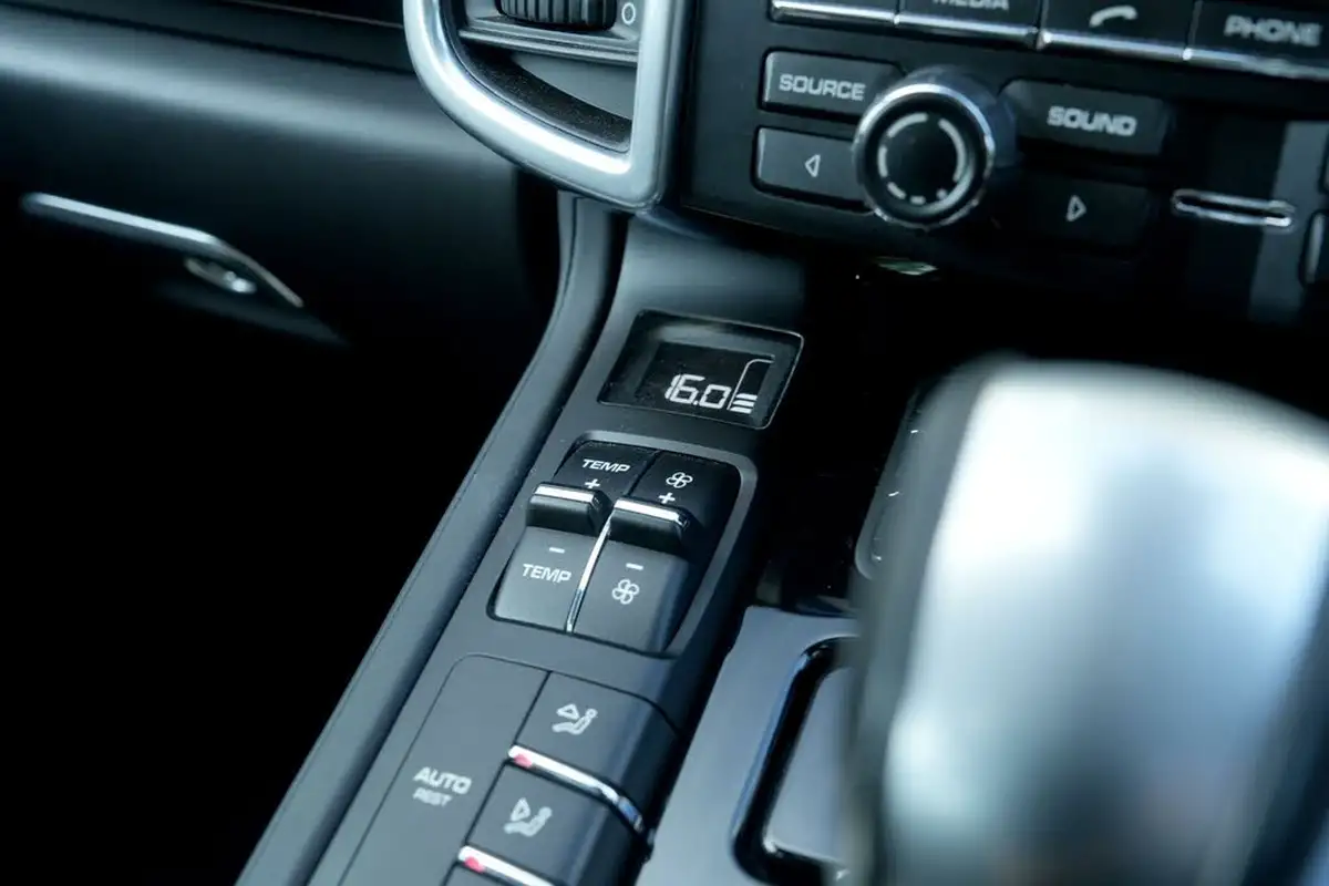 2016-porsche-cayenne-30-s-e-hybrid-big-31