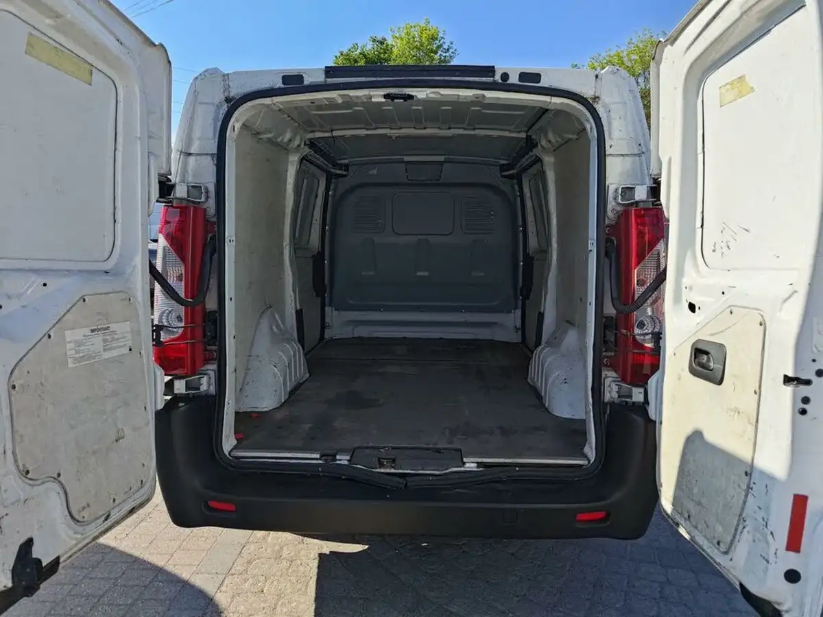 2016-toyota-proace-20td-1200-l2h1-128bhp-panel-big-26