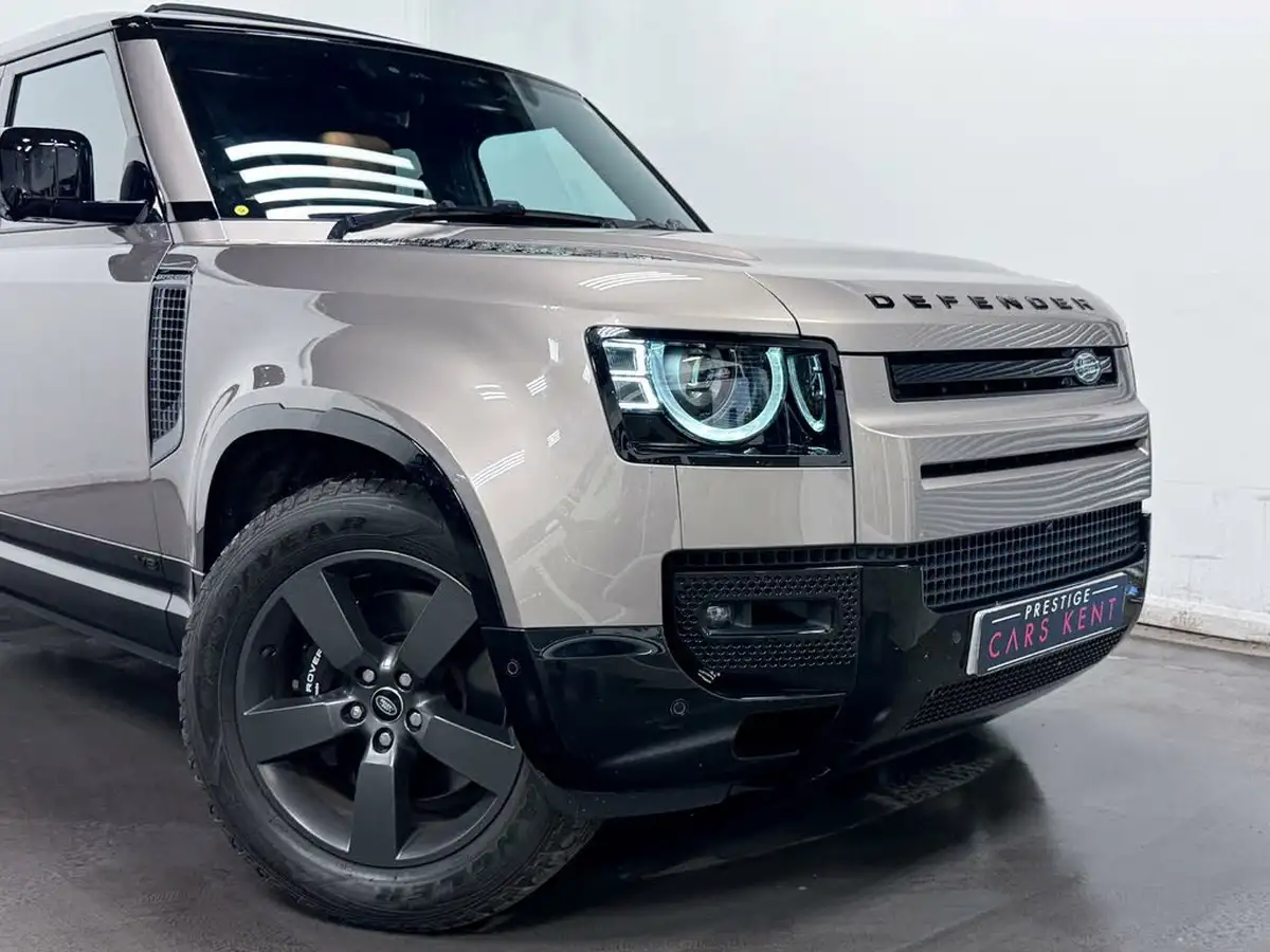 2022-land-rover-110-defender-50-p525-v8-big-7