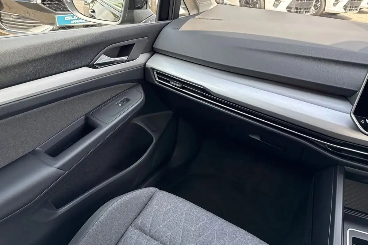 2025-volkswagen-golf-15-etsi-match-big-19
