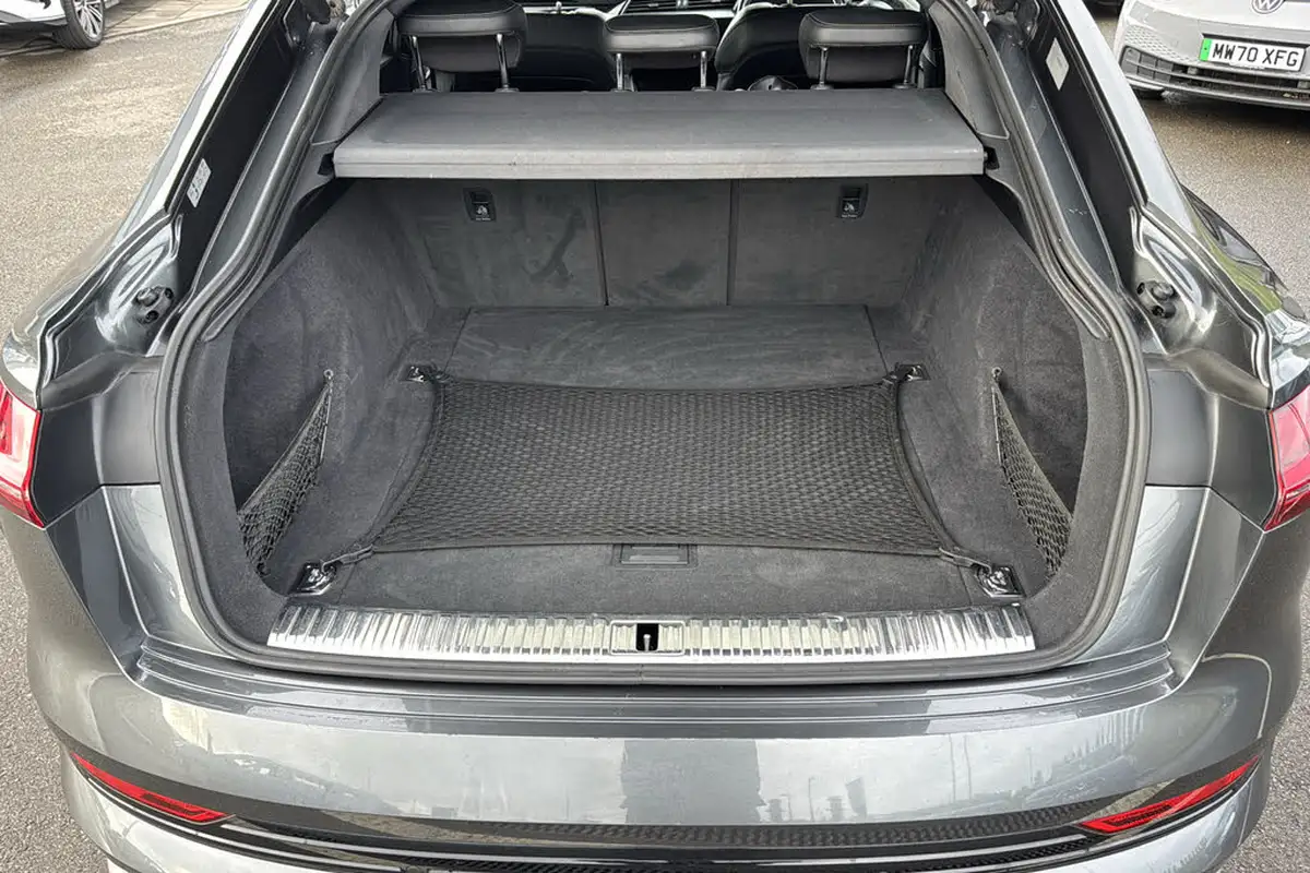 2020-audi-e-tron-55e-s-line-sportback-big-18