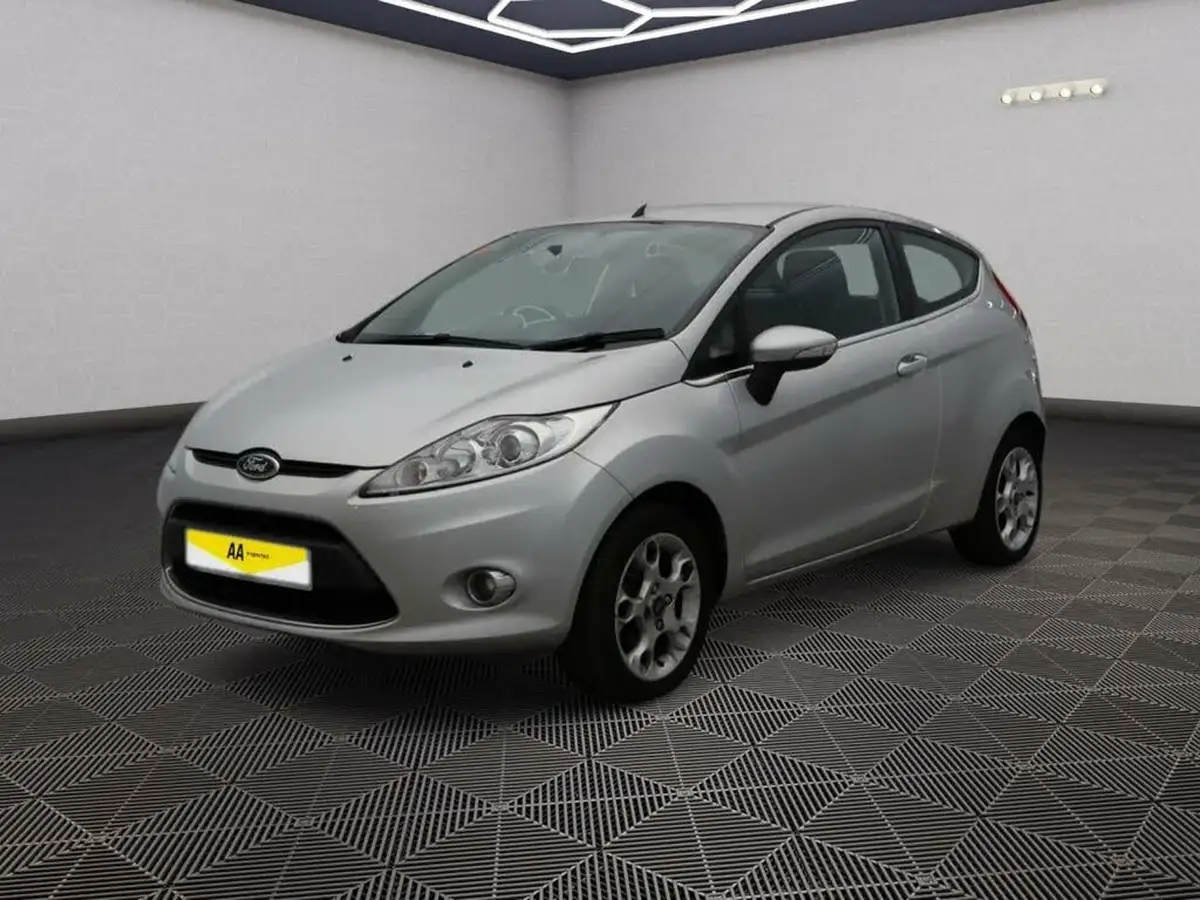 2012-ford-fiesta-125-zetec-3d-big-2