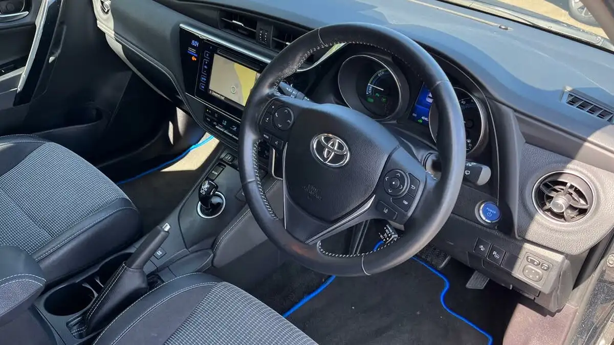 2017-toyota-auris-18-vvt-i-hsd-excel-tss-hatchback-big-23