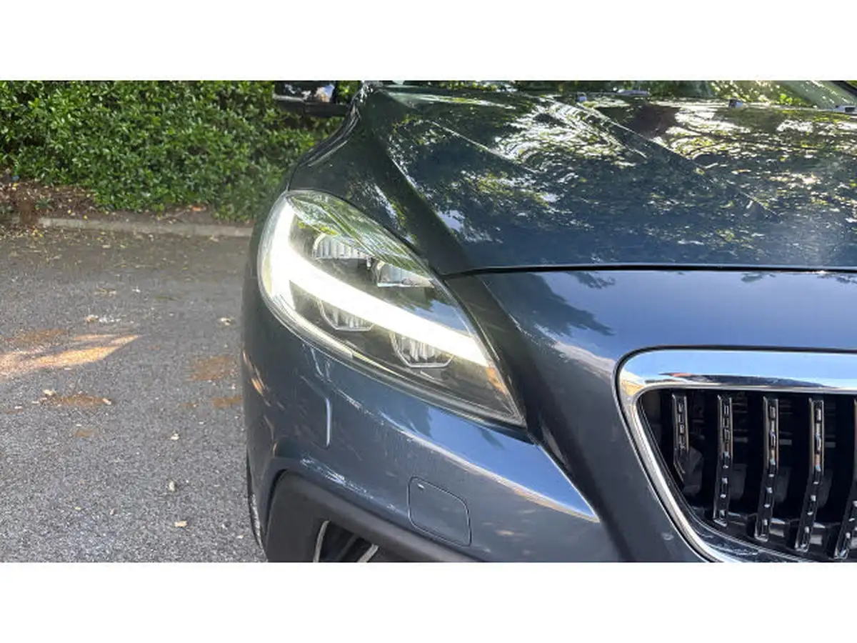 2016-volvo-v40-20-t3-cross-country-pro-big-37