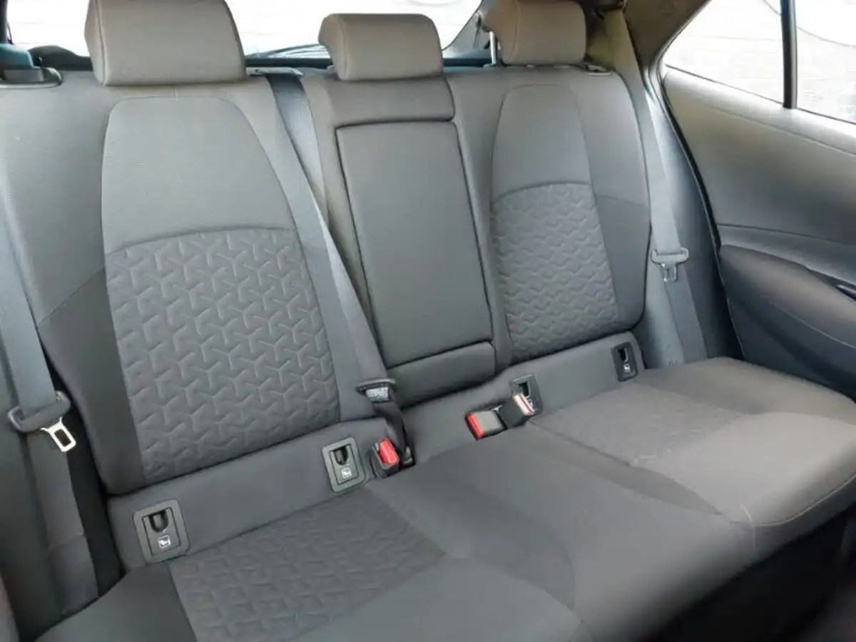 2022-toyota-corolla-18-vvt-i-icon-120bhp-trk-hatchback-5d-big-12