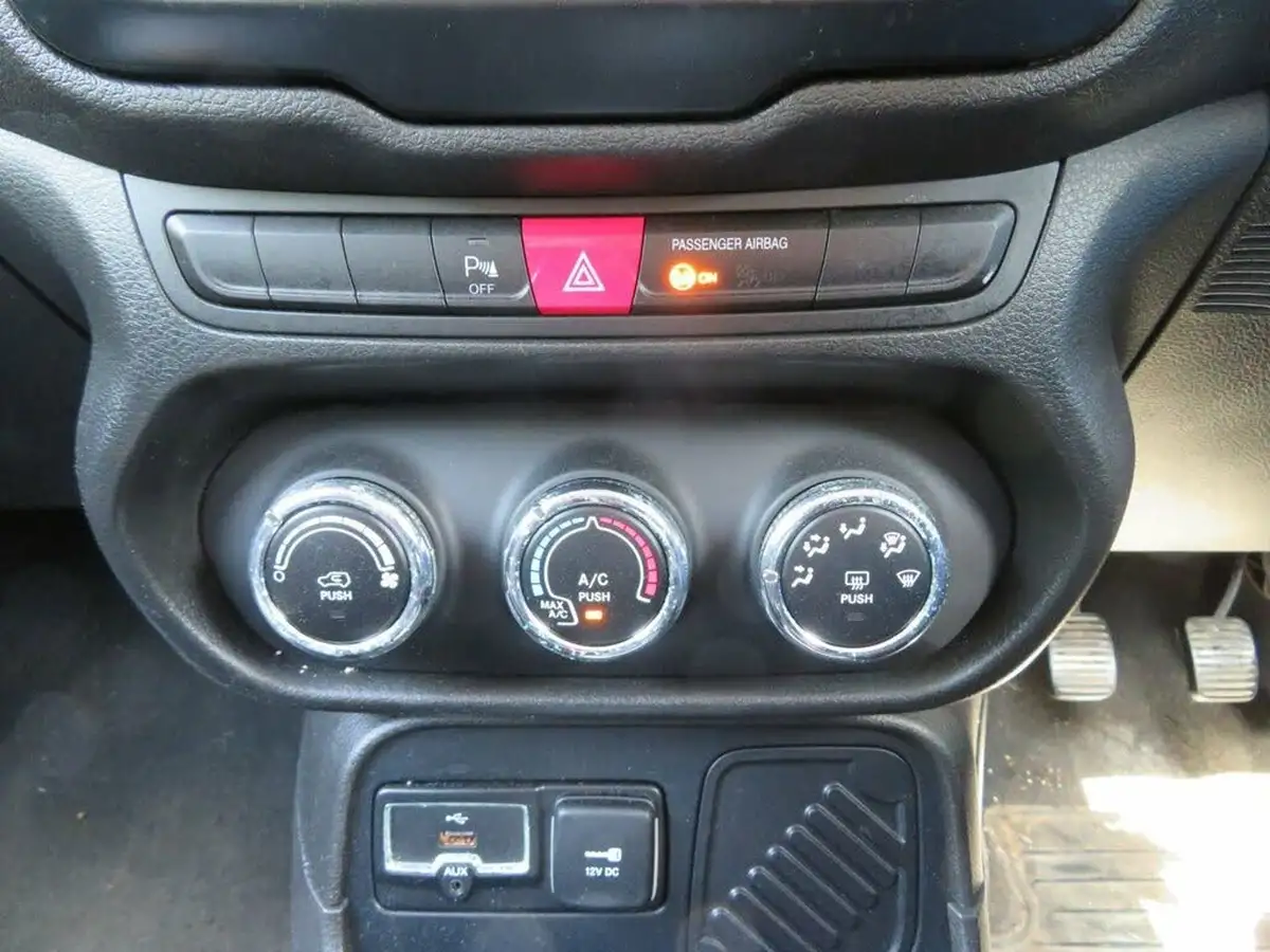 2017-jeep-renegade-14-multiair-ii-longitude-big-10