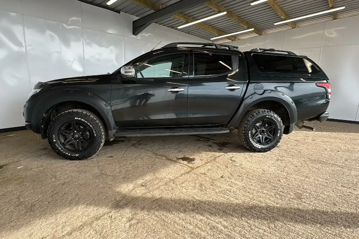 2017-mitsubishi-l200-24di-d-barbarian-svp-auto-big-4