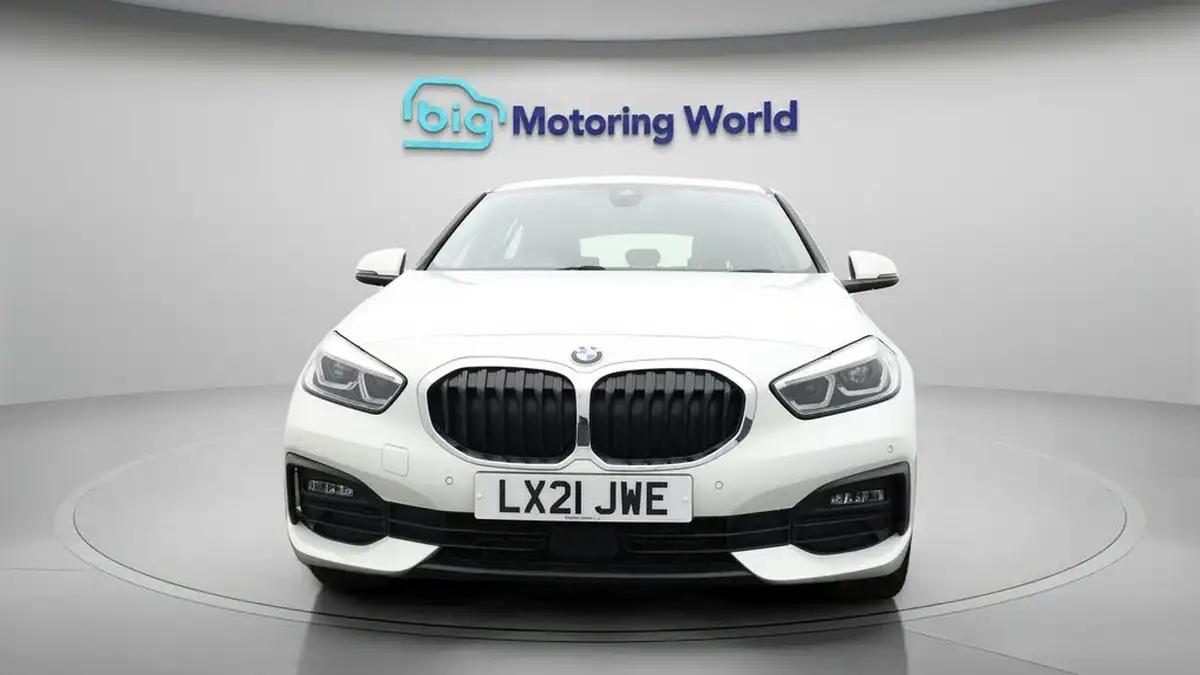 2021-bmw-1-series-15-118i-se-lcp-big-1