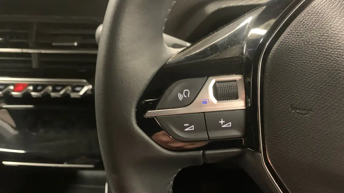 2024-peugeot-208-e-e-style-big-22