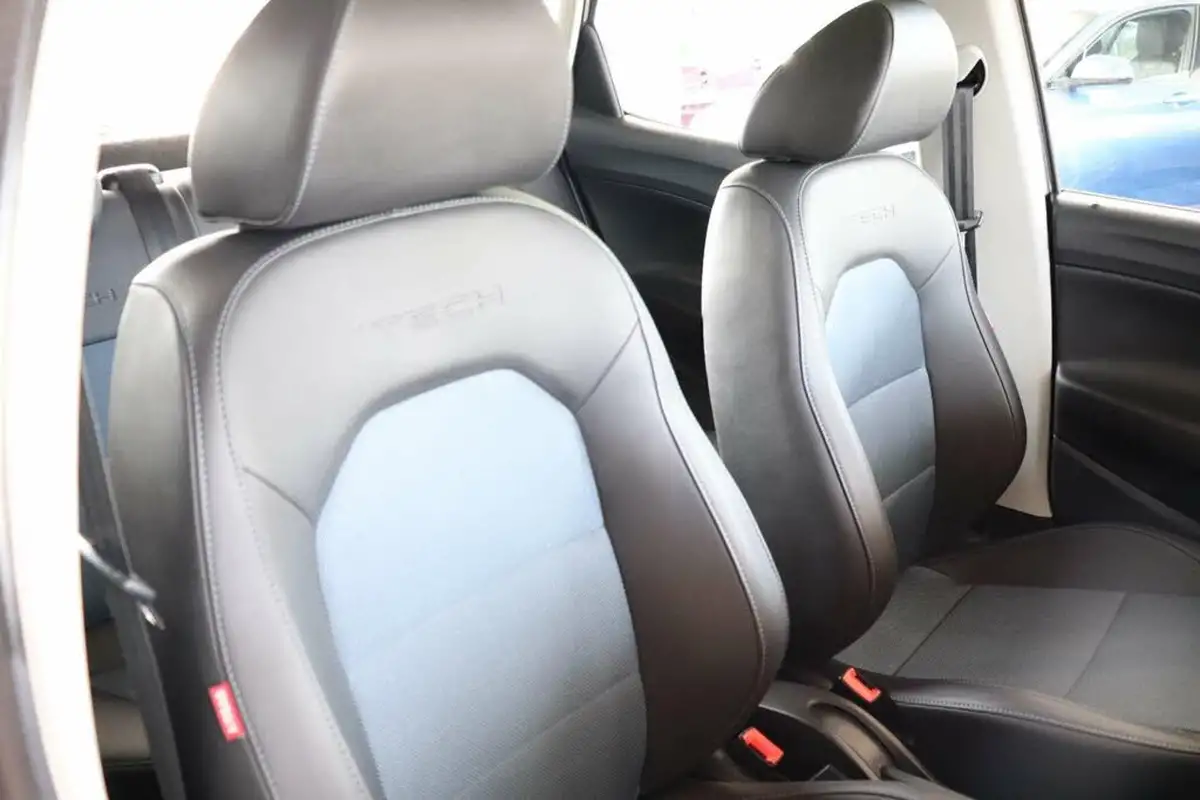 2015-seat-ibiza-12-i-tech-hatchback-5d-big-22