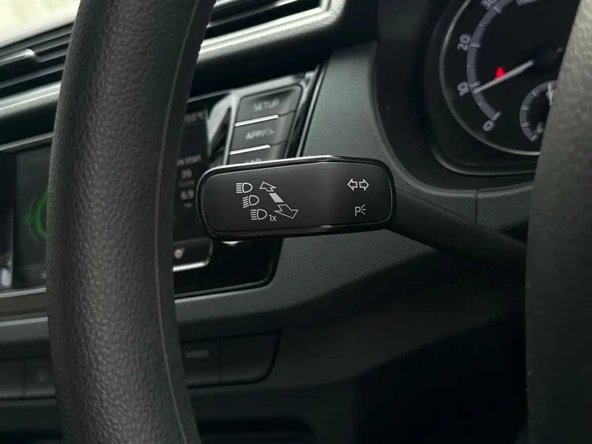 2019-skoda-fabia-10-mpi-s-ss-hatchback-big-25