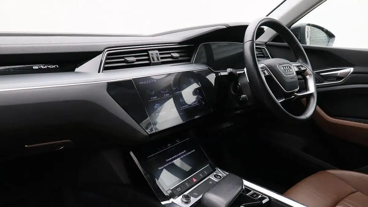 2022-audi-e-tron-50e-technik-sportback-big-1