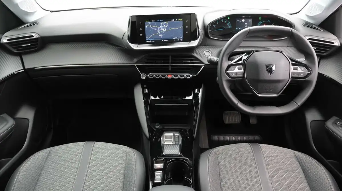 2024-peugeot-208-e-e-style-big-13