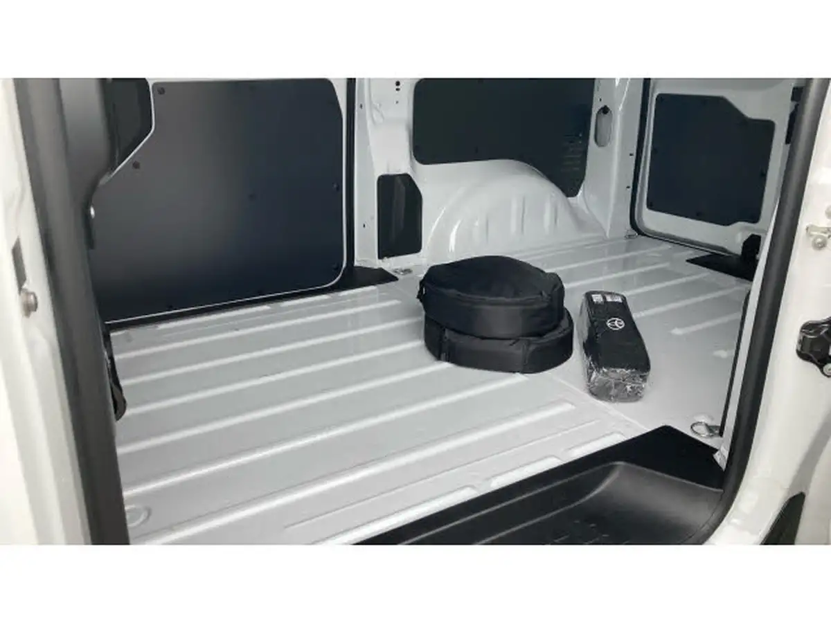 2023-toyota-proace-city-e-icon-l2-big-19