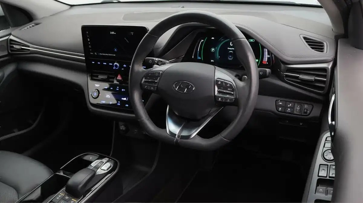 2020-hyundai-ioniq-e-premium-se-electric-100kw-big-9
