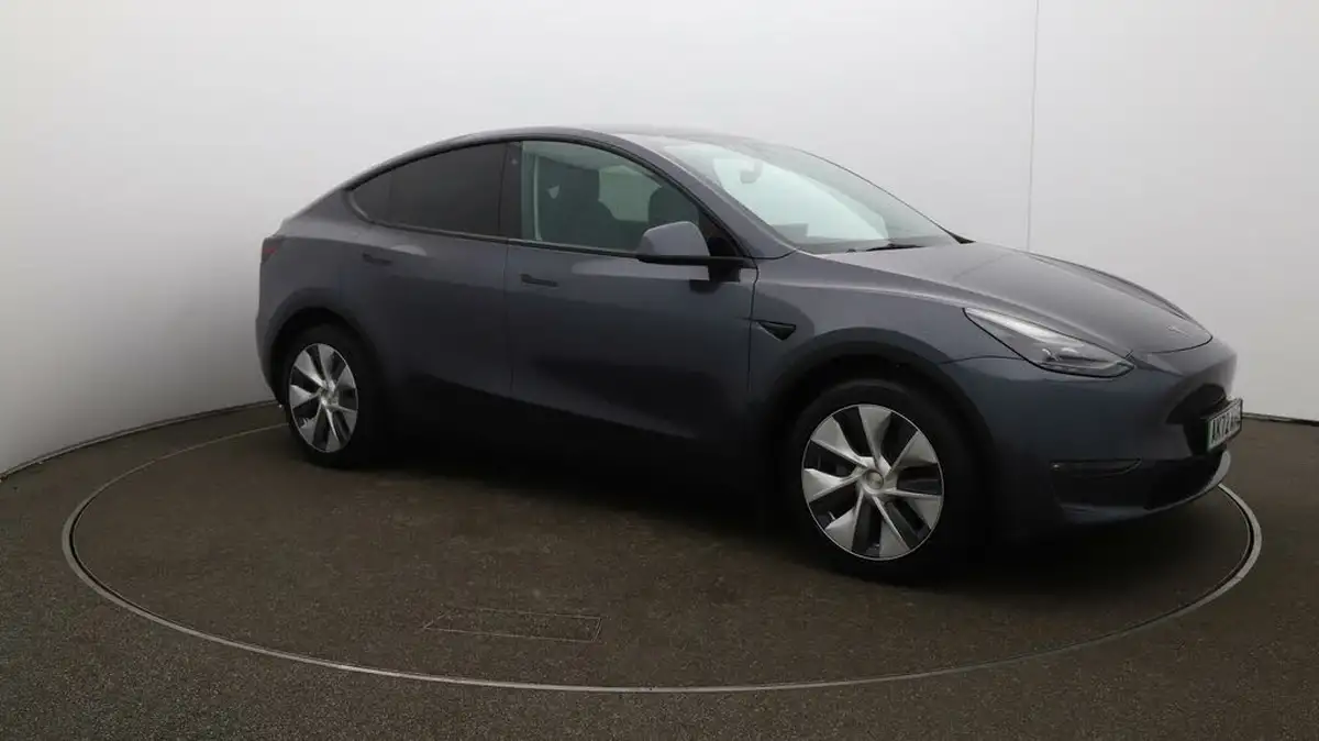 2022-tesla-model-y-e-long-range-big-42