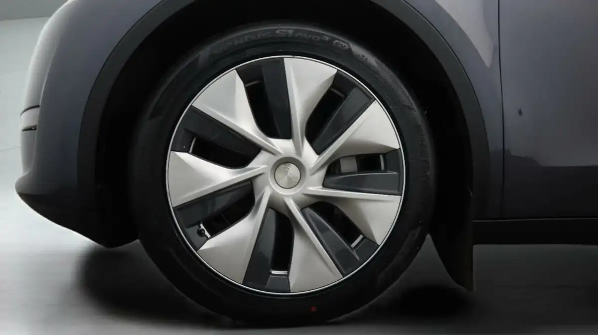 2022-tesla-model-y-e-long-range-big-18