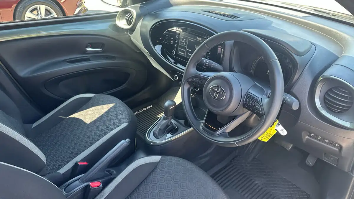 2024-toyota-aygo-x-10-vvt-i-edge-cvt-big-8