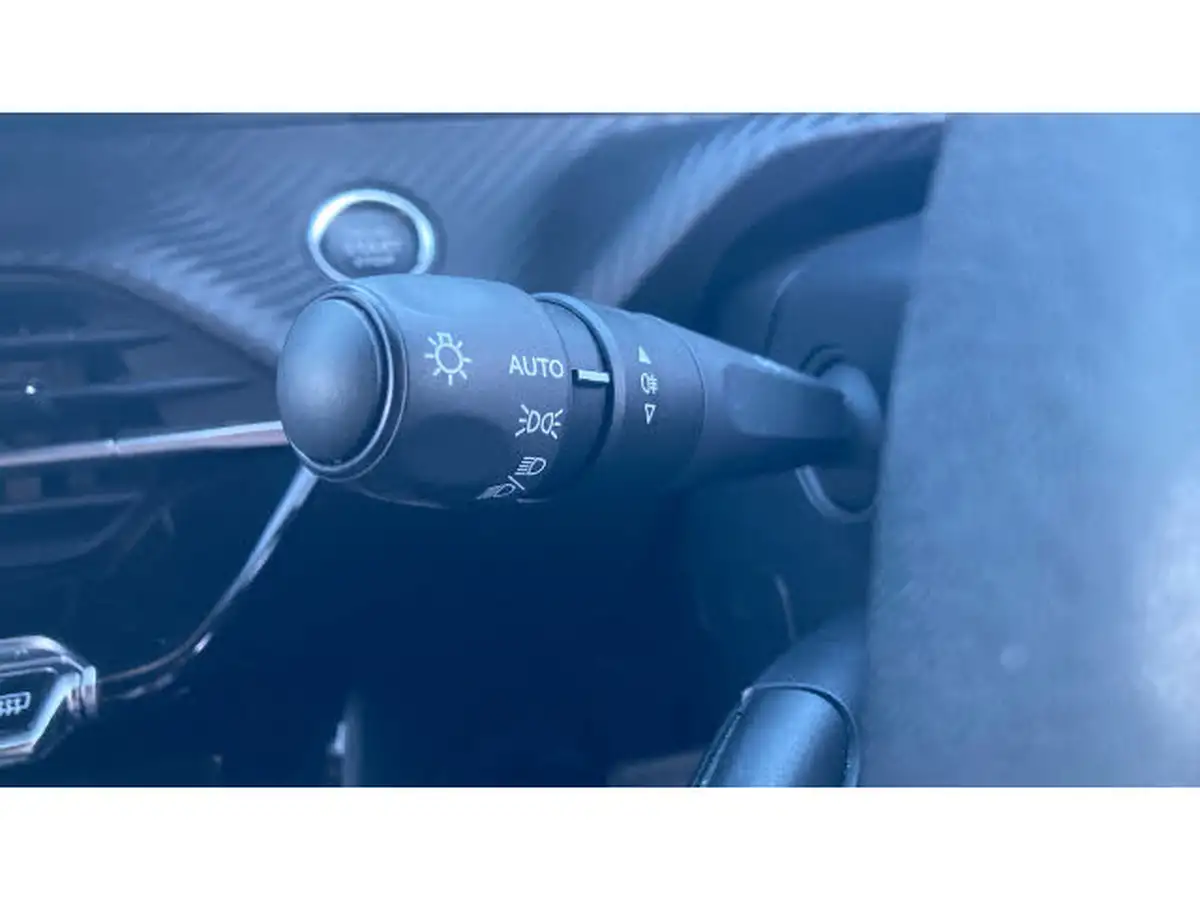 2023-peugeot-2008-suv-e-active-premium-big-23