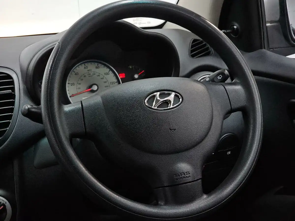 2010-hyundai-i10-12-classic-big-24