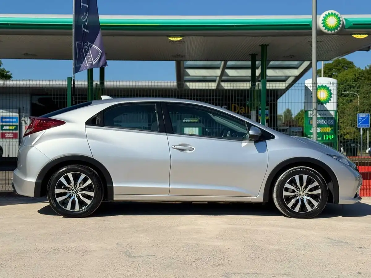 2014-honda-civic-16td-se-plus-hatchback-big-19