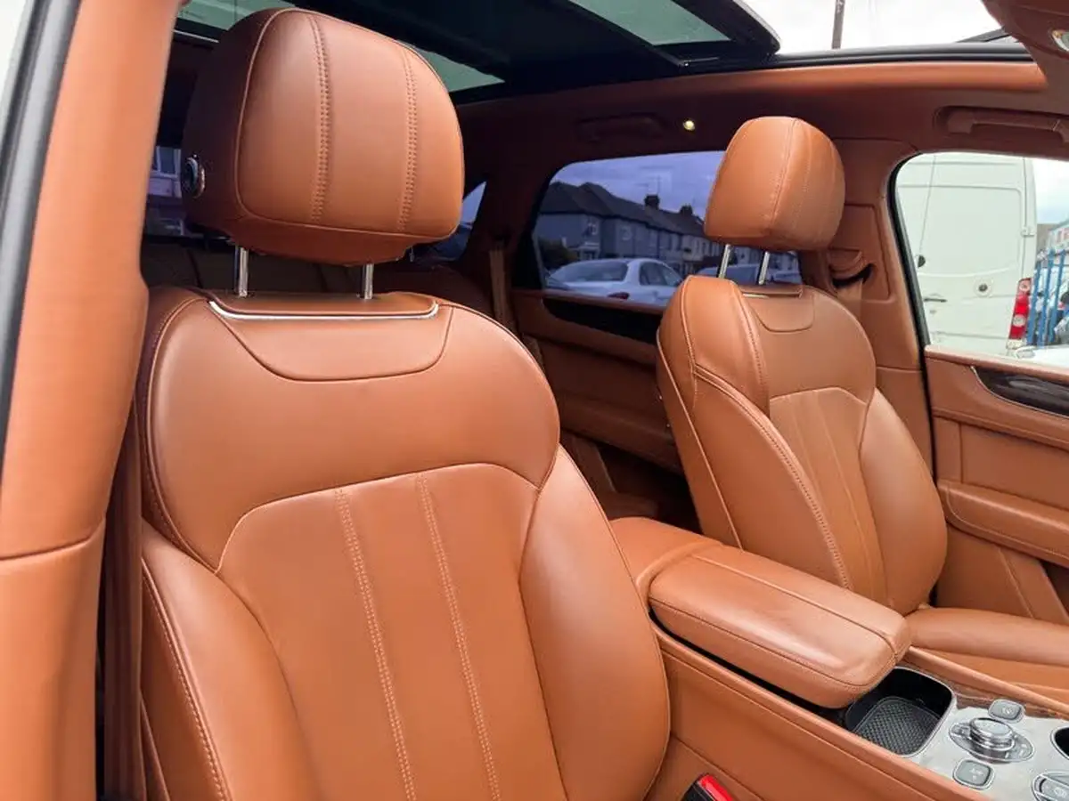 2019-bentley-bentayga-40-v8-big-67