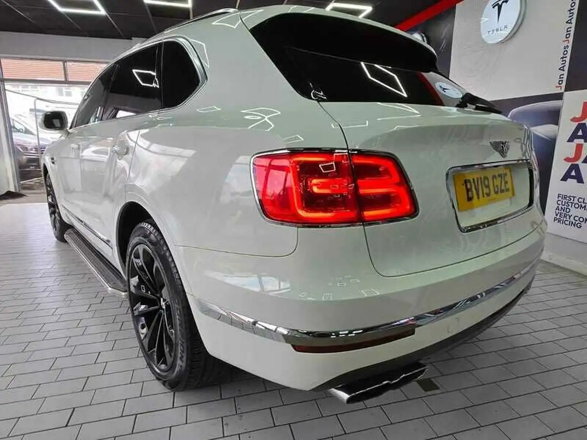 2019-bentley-bentayga-40-v8-big-19