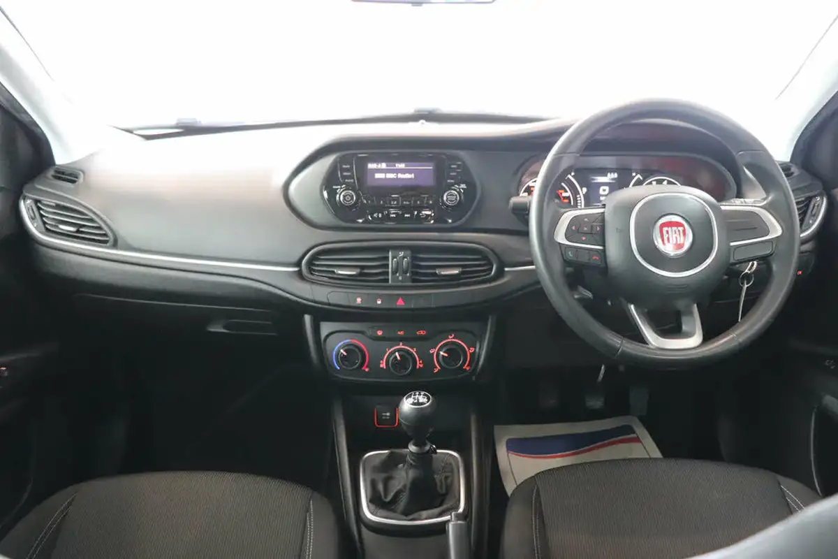 2016-fiat-tipo-14-easy-hatchback-big-2