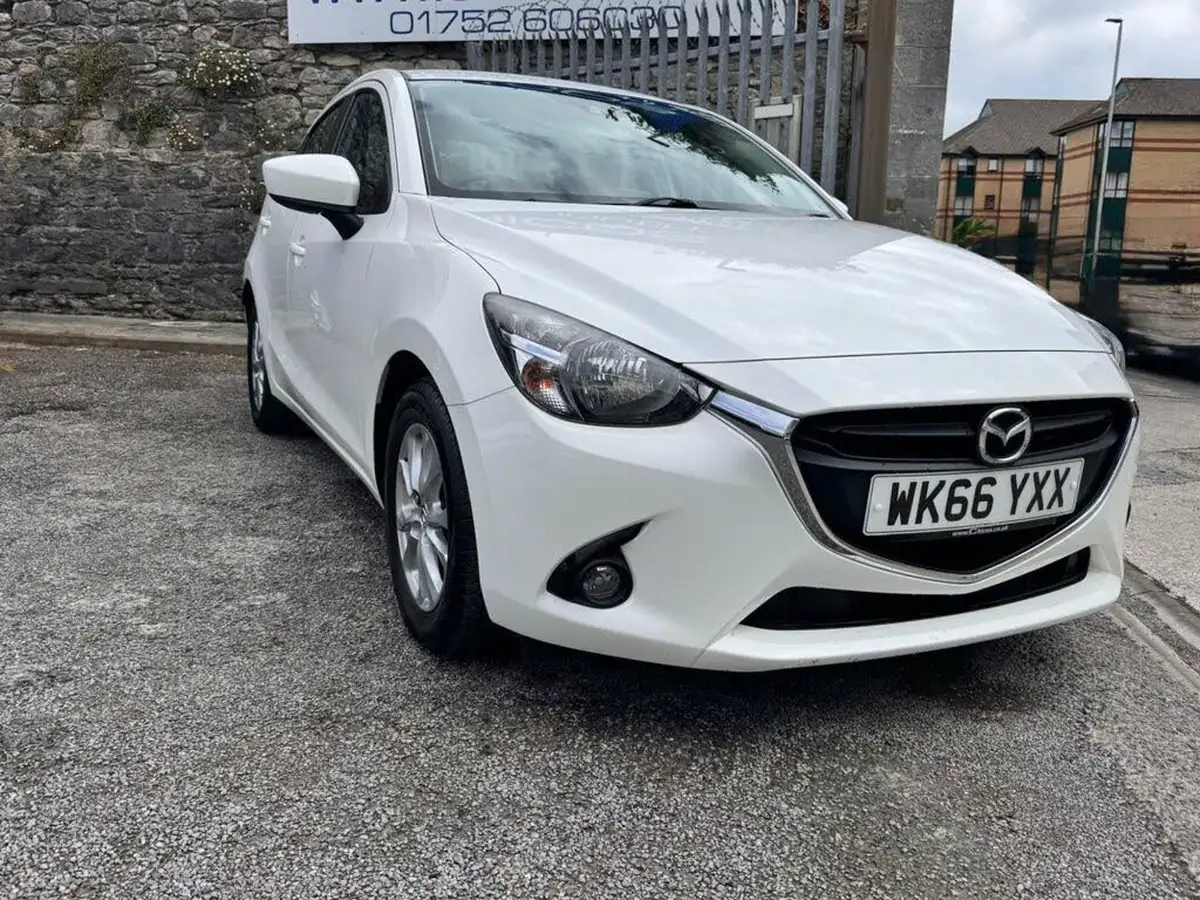 2016-mazda-mazda2-15-red-edition-big-4
