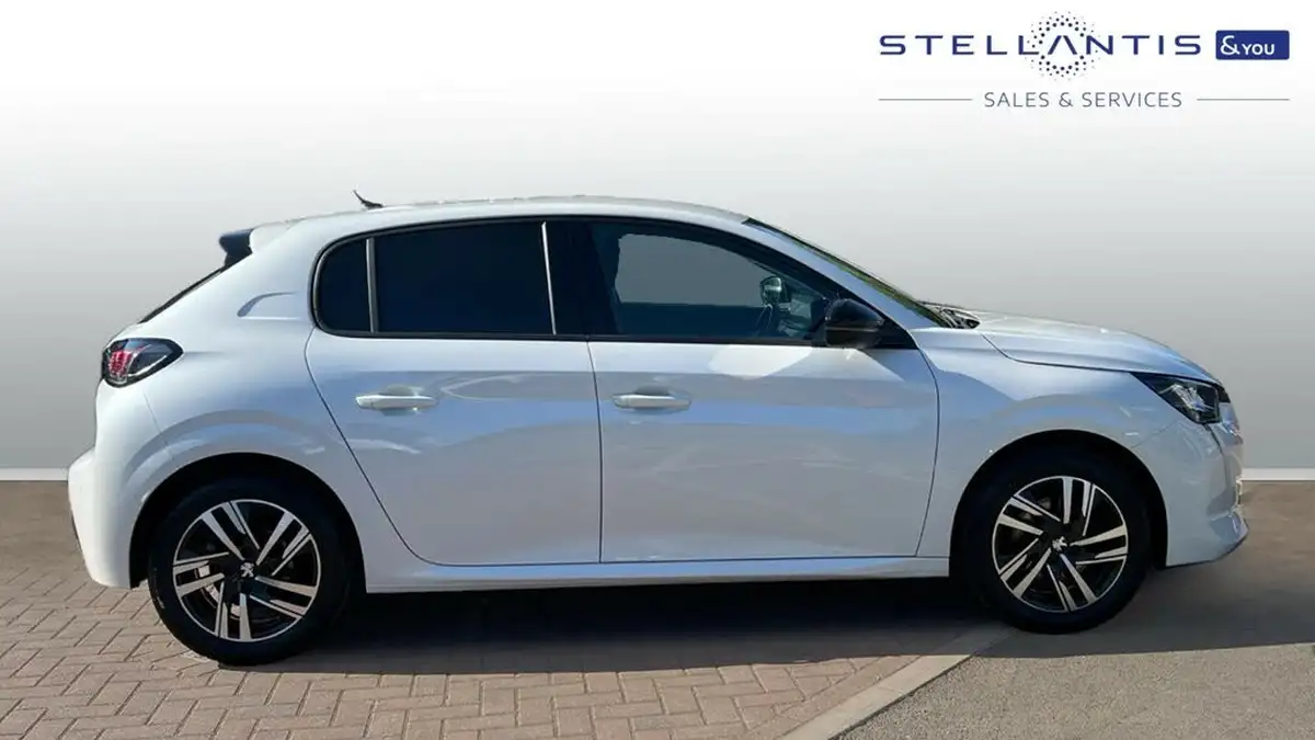 2022-peugeot-208-12-puretech-allure-premium-100ps-big-1