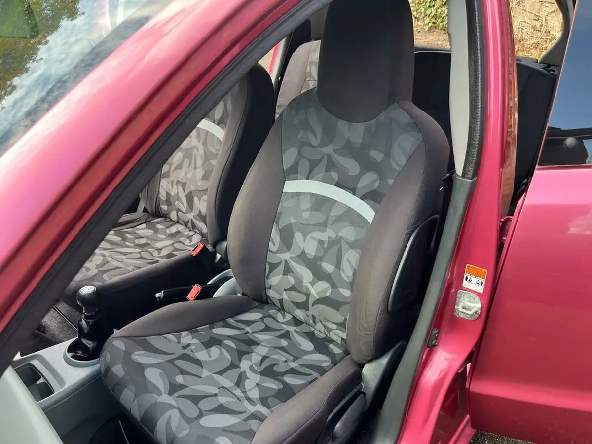 2011-suzuki-alto-10-sz2-big-24