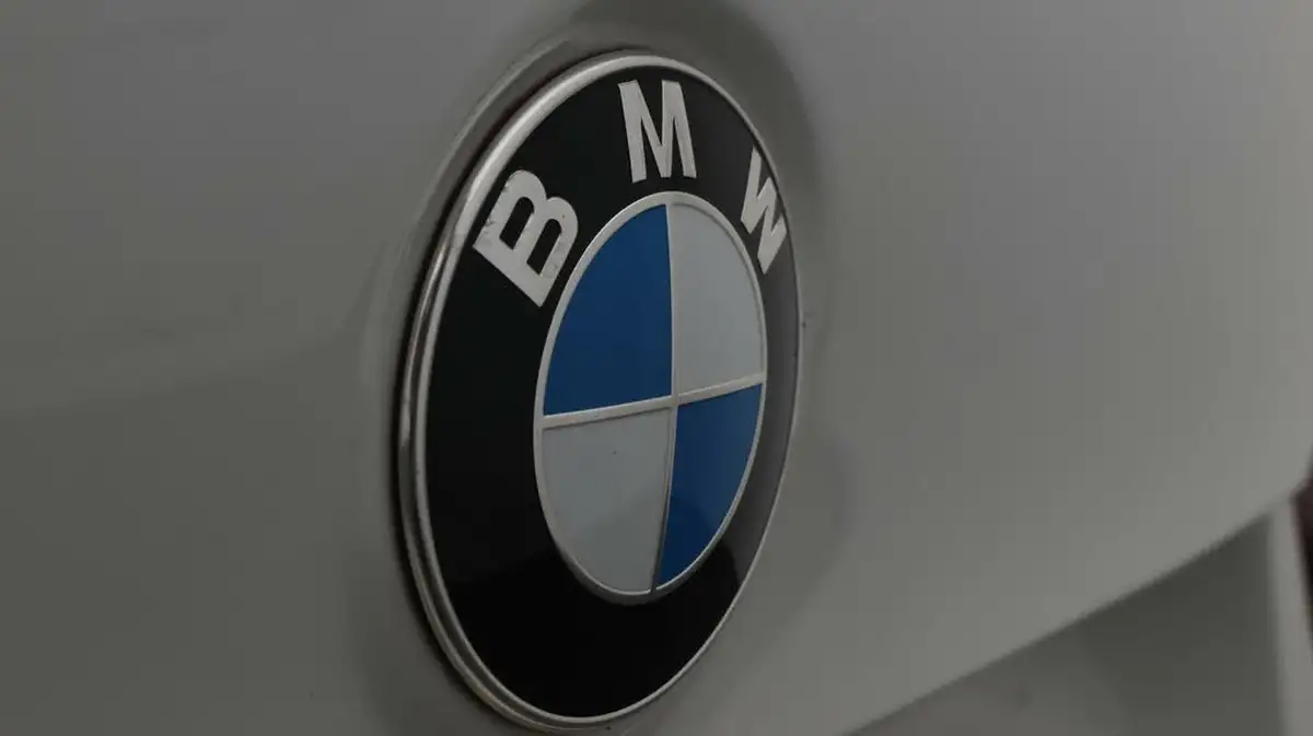 2021-bmw-x1-20-sdrive20i-xline-big-21