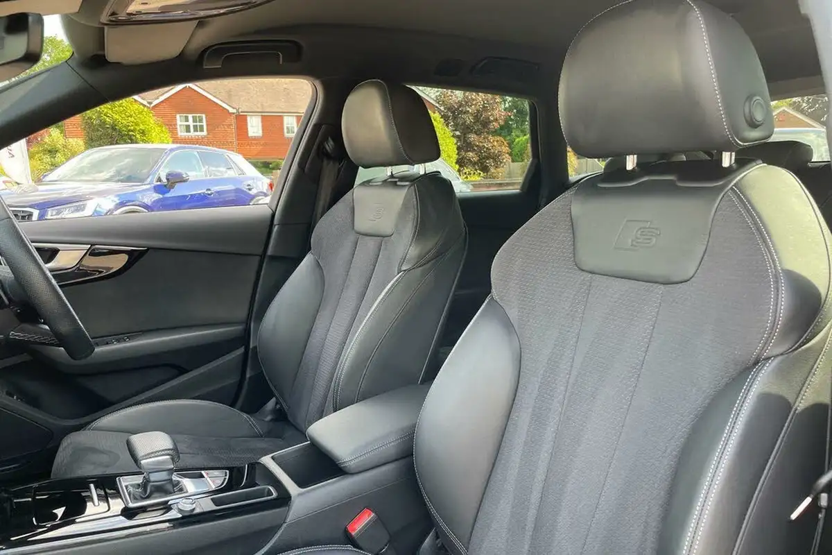 2023-audi-a4-avant-20-40-tfsi-black-edition-big-26