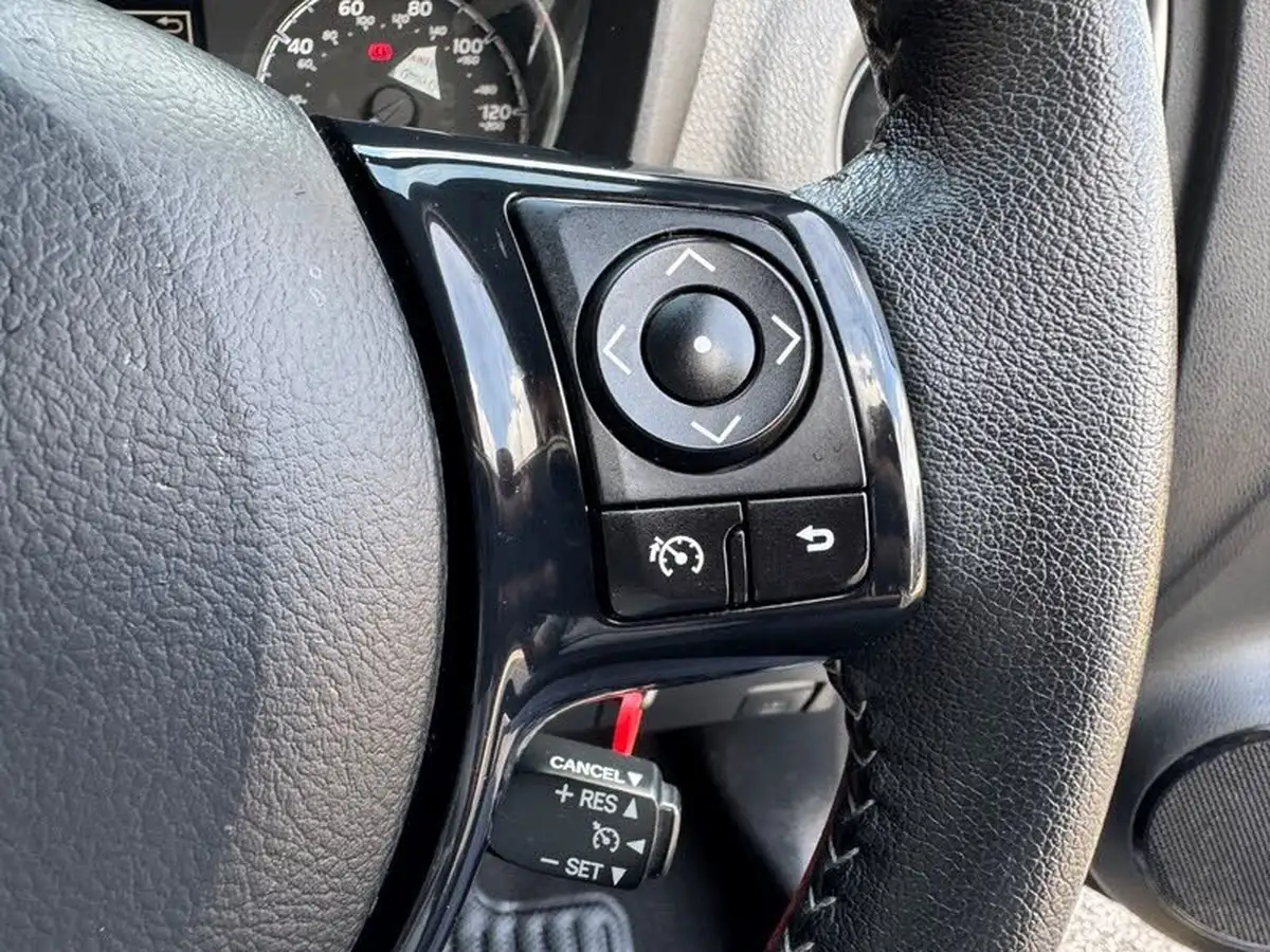 2019-toyota-yaris-15-vvt-i-icon-tech-111bhp-1496cc-big-30