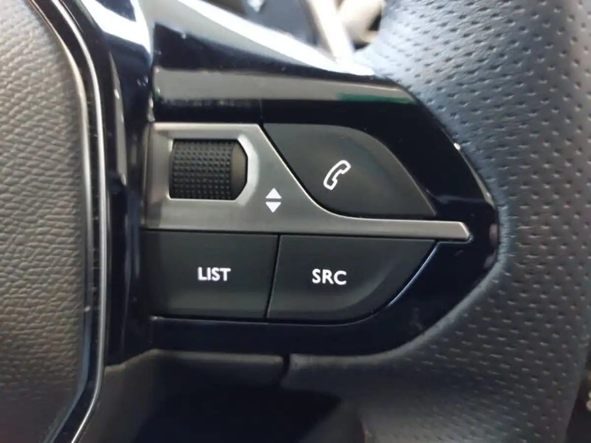 2024-peugeot-3008-suv-12-puretech-gt-136ps-hybrid-e-dsc6-big-13