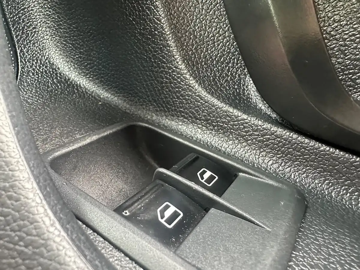 2014-skoda-fabia-12-se-12v-69ps-hatchback-1198cc-big-22