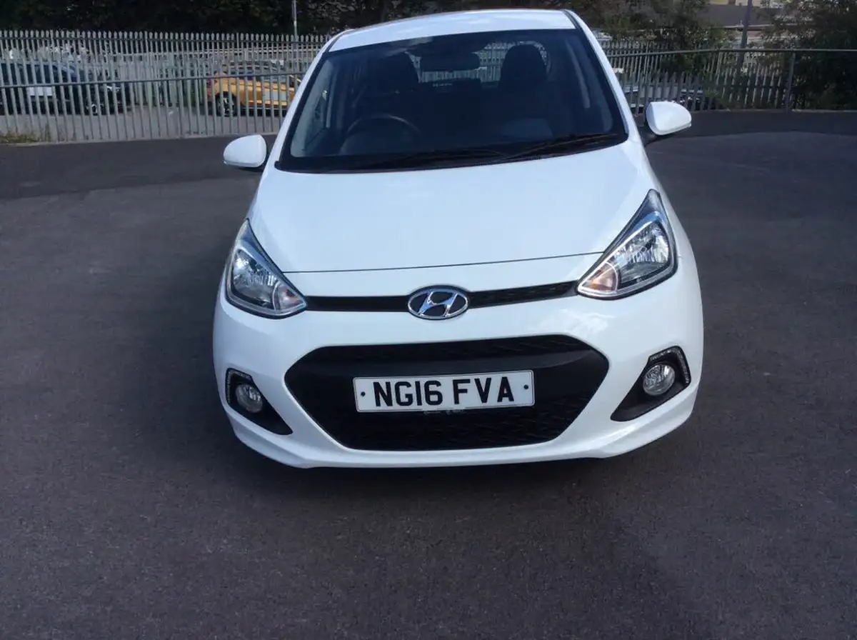 2016-hyundai-i10-10-blue-drive-premium-big-1